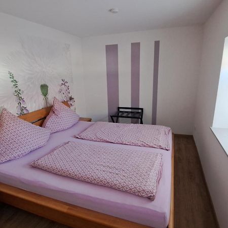 Ferienwohnung Punkt, 5 Gehminuten Vom Europa-Park Rust Esterno foto